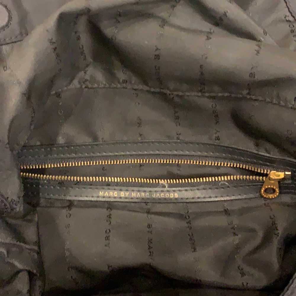 Marc Jacobs nylon crossbody black with gold hardware - Picture 4 of 5